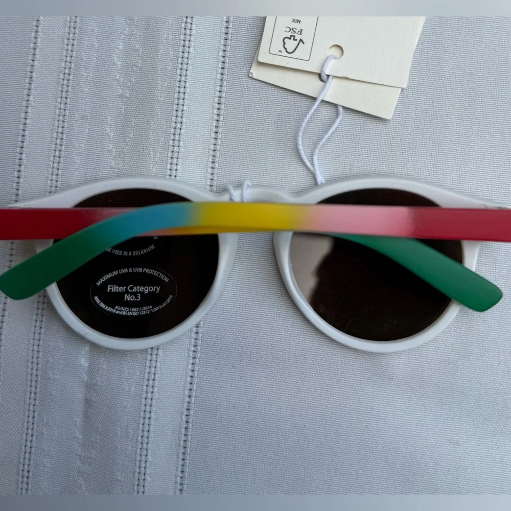 NWT Mini Boden Kids Sunglasses, white Frame, Ombré Rainbow Arms, Size 5x5 in